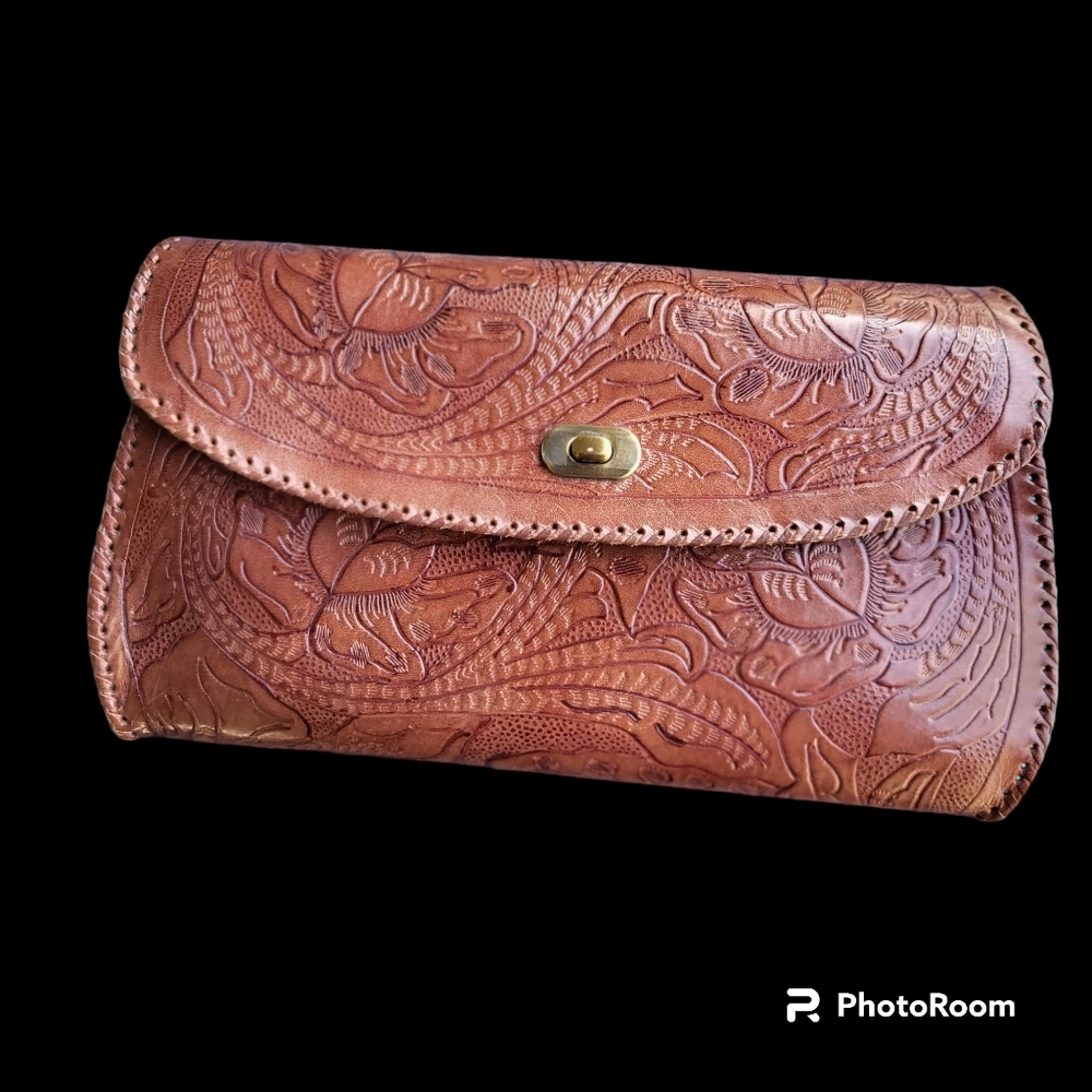 Earthbound Trading tolled leather purse